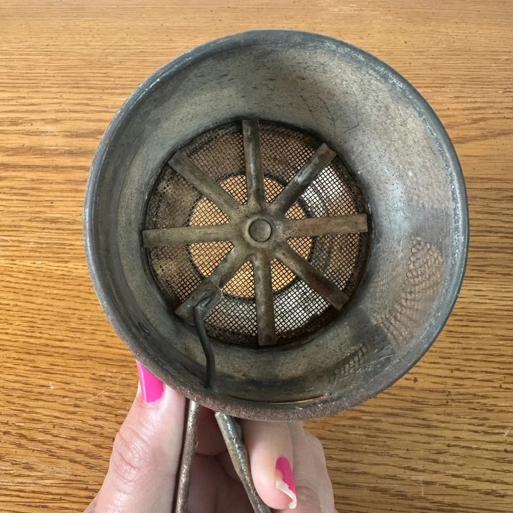 Vintage‎ Small Tin Flour Sifter Rustic Metal Hand Crank Kitchen Tool